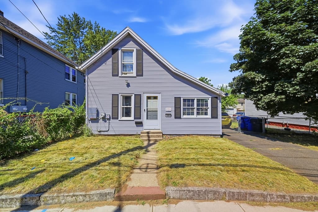 Single Family Residence at 30 Mazarin St, Springfield MA 01151, Springfield, photo 2 of 19