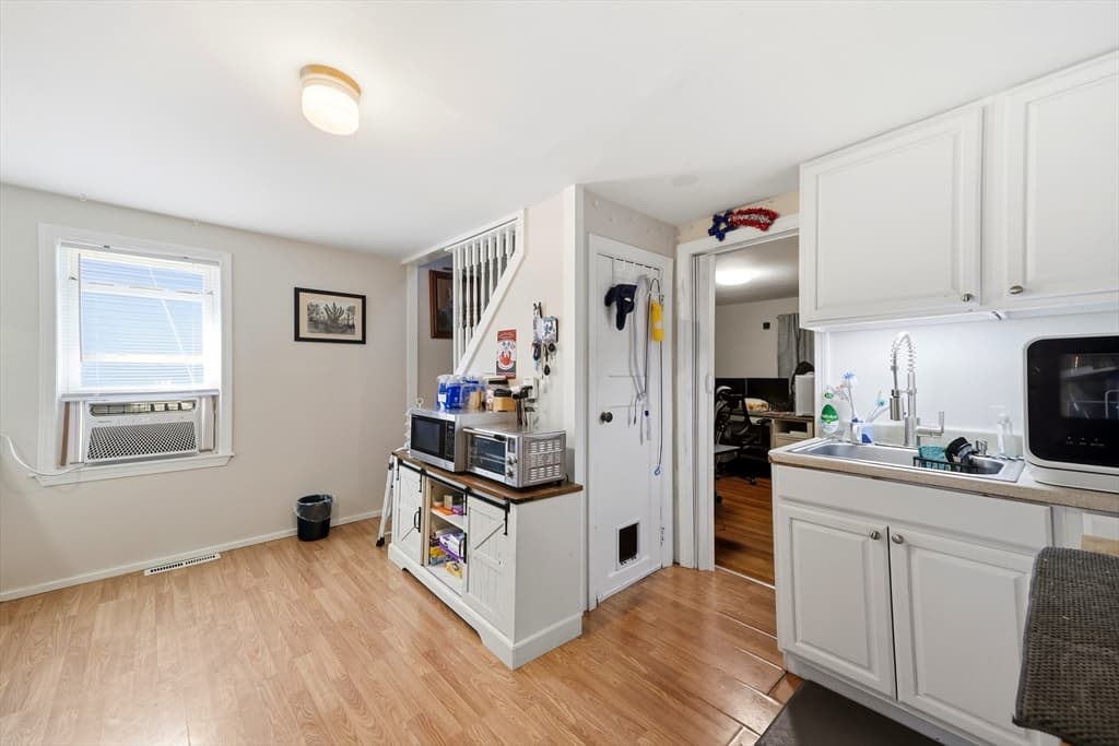 Single Family Residence at 30 Mazarin St, Springfield MA 01151, Springfield, photo 6 of 19