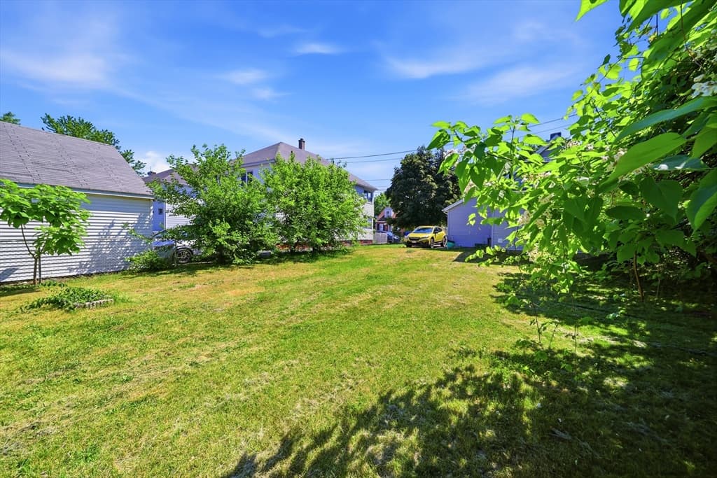 Single Family Residence at 30 Mazarin St, Springfield MA 01151, Springfield, photo 4 of 19
