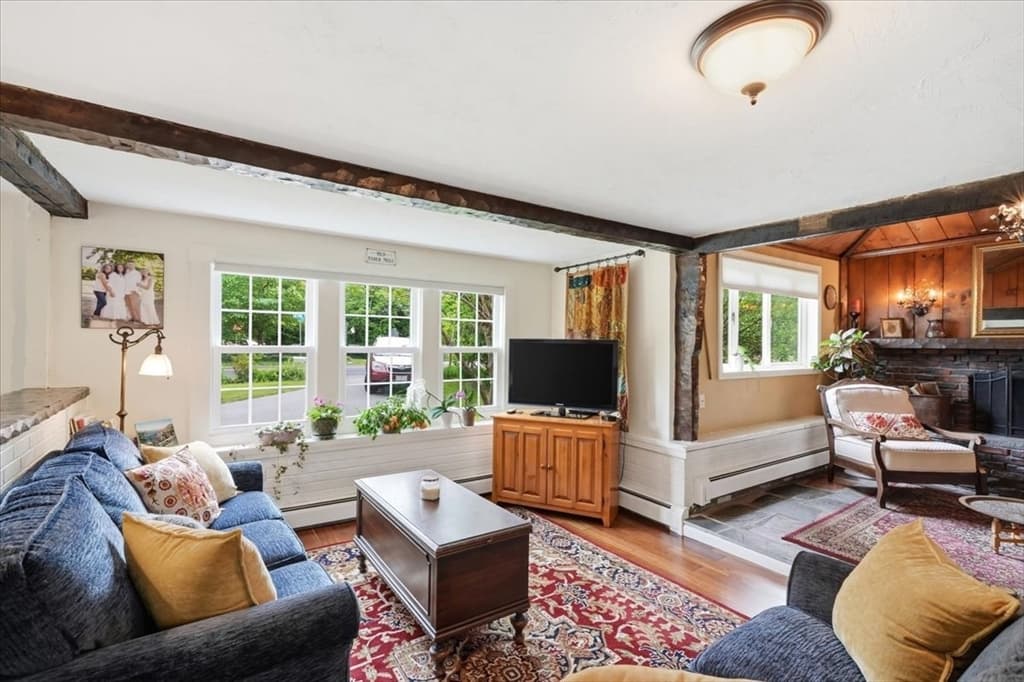 354 High St, Pembroke MA 02359 photo 4