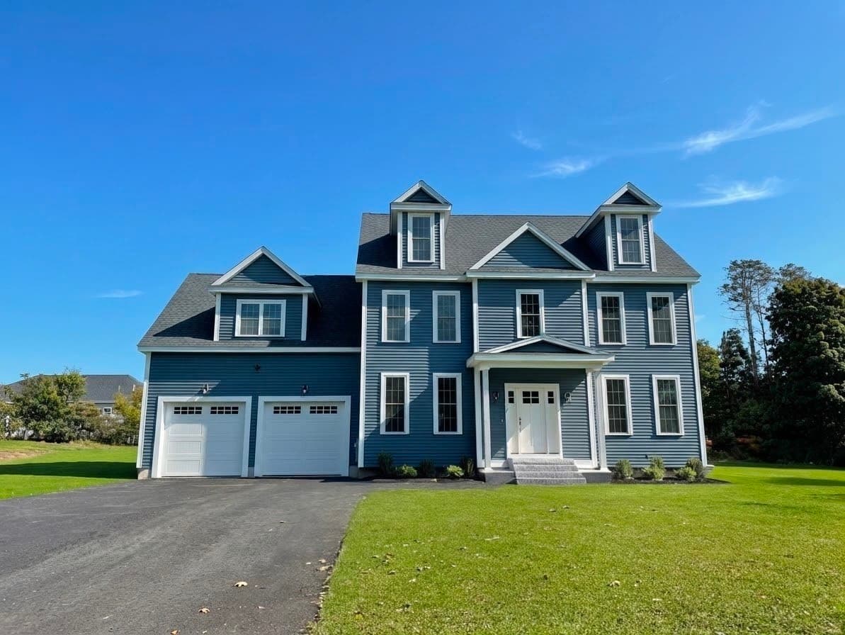 Single Family Residence at 7 Lamire Way, Uxbridge MA 01569, photo 2 of 40