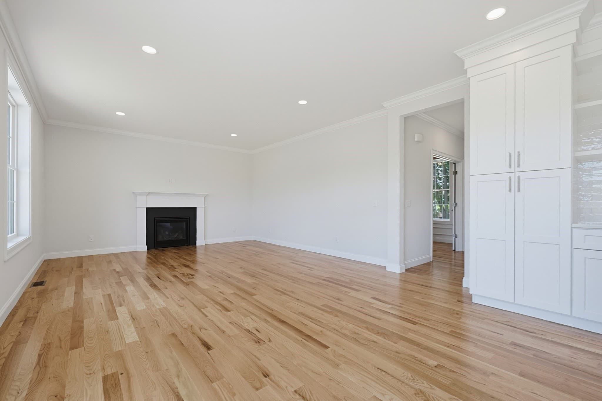 Single Family Residence at 7 Lamire Way, Uxbridge MA 01569, photo 13 of 40