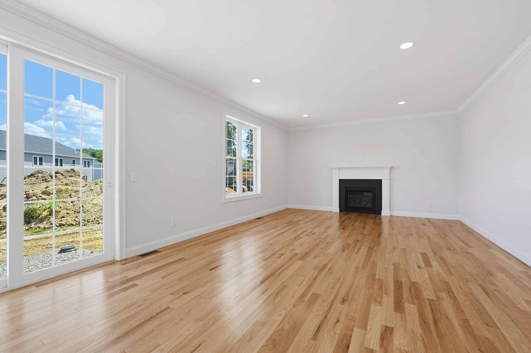 Single Family Residence at 7 Lamire Way, Uxbridge MA 01569, photo 12 of 40