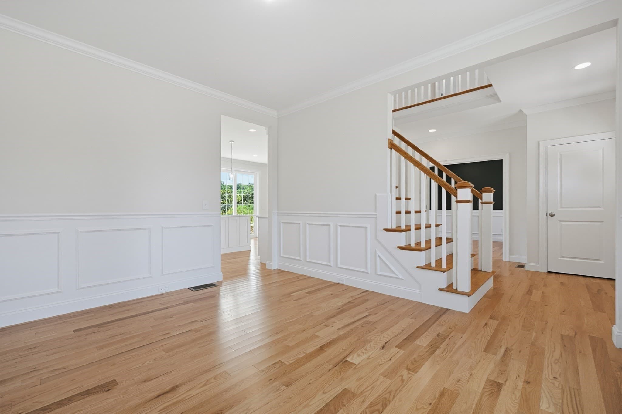 Single Family Residence at 7 Lamire Way, Uxbridge MA 01569, photo 7 of 40
