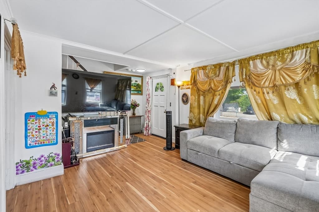 638 Boston St, Lynn MA 01905 photo 7