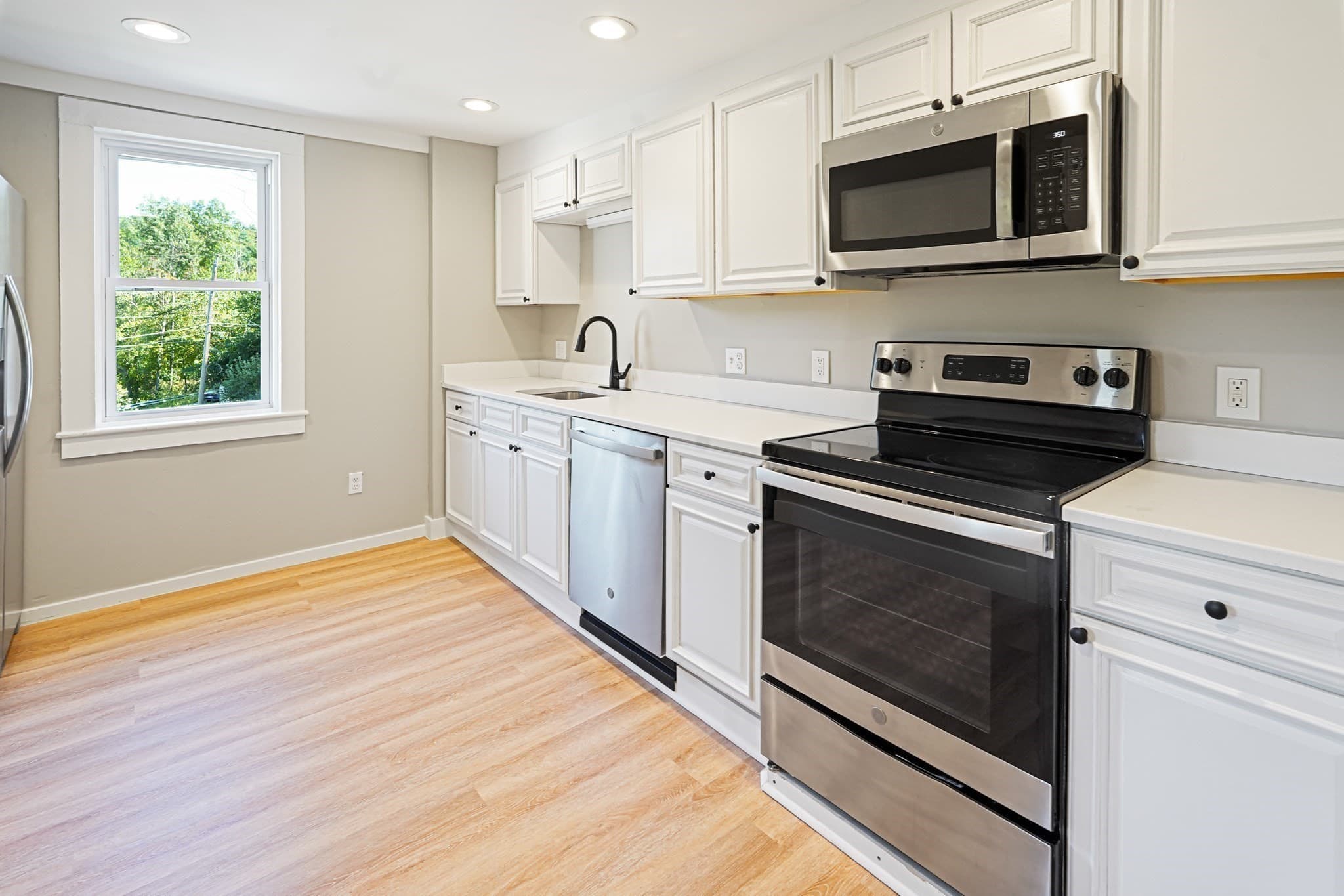 Multi Family at 621 Main St, Sturbridge MA 01566, photo 9 of 21