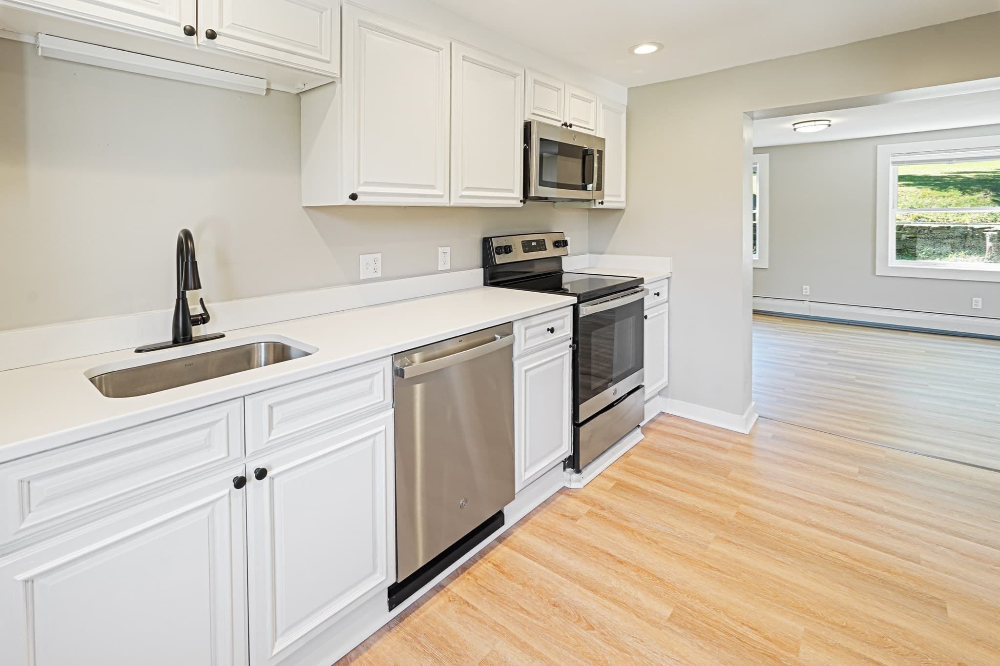 Multi Family at 621 Main St, Sturbridge MA 01566, photo 8 of 21