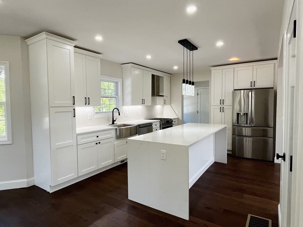Single Family Residence at 526 Berkley St, Berkley MA 02779, Berkley, photo 9 of 42