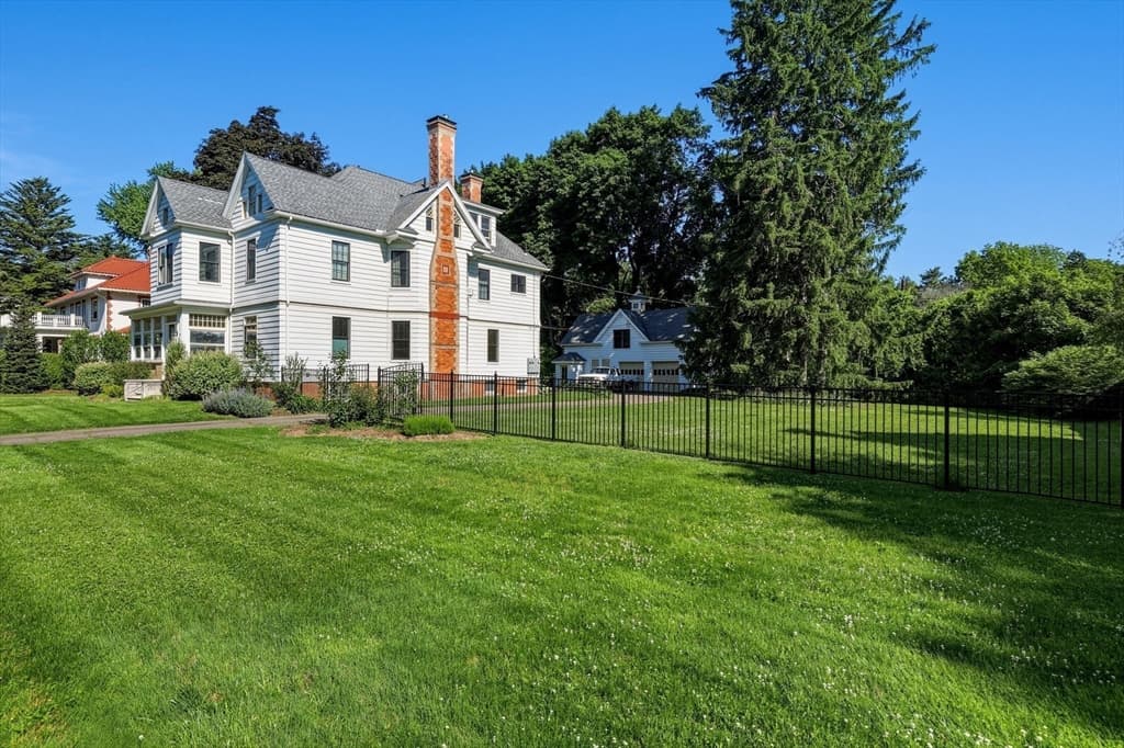 Single Family Residence at 173-177 Madison Ave, Holyoke MA 01040, Holyoke, photo 3 of 42