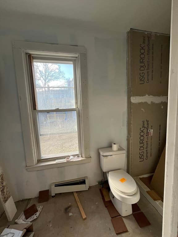 Single Family Residence at 174 Hamilton St, Southbridge MA 01550, photo 7 of 11