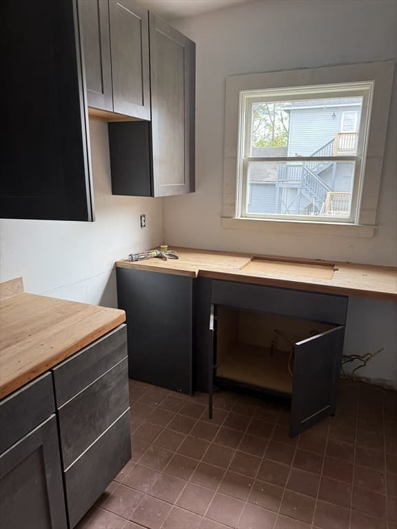 Single Family Residence at 174 Hamilton St, Southbridge MA 01550, photo 10 of 11