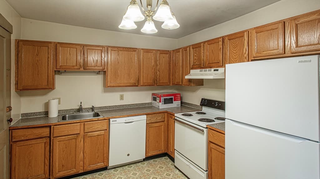 351 Main Street, Amherst MA 01002 photo 17