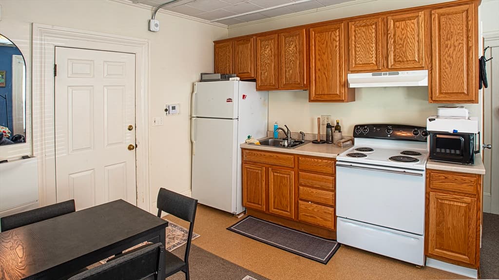 351 Main Street, Amherst MA 01002 photo 9