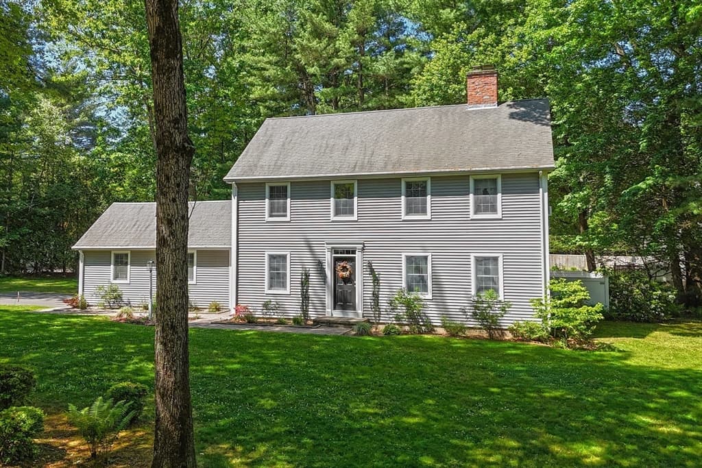 Single Family Residence at 12 Blueberry Bend, South Hadley MA 01075, photo 2 of 38