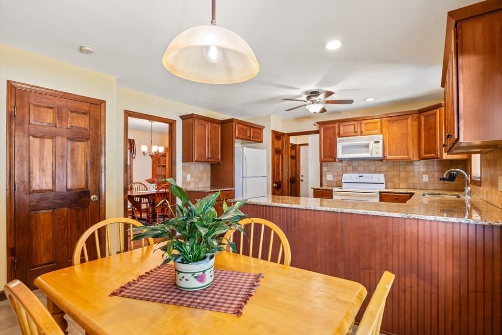 Single Family Residence at 12 Blueberry Bend, South Hadley MA 01075, photo 16 of 38