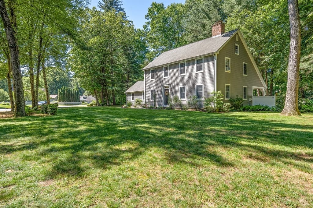 Single Family Residence at 12 Blueberry Bend, South Hadley MA 01075, photo 3 of 38
