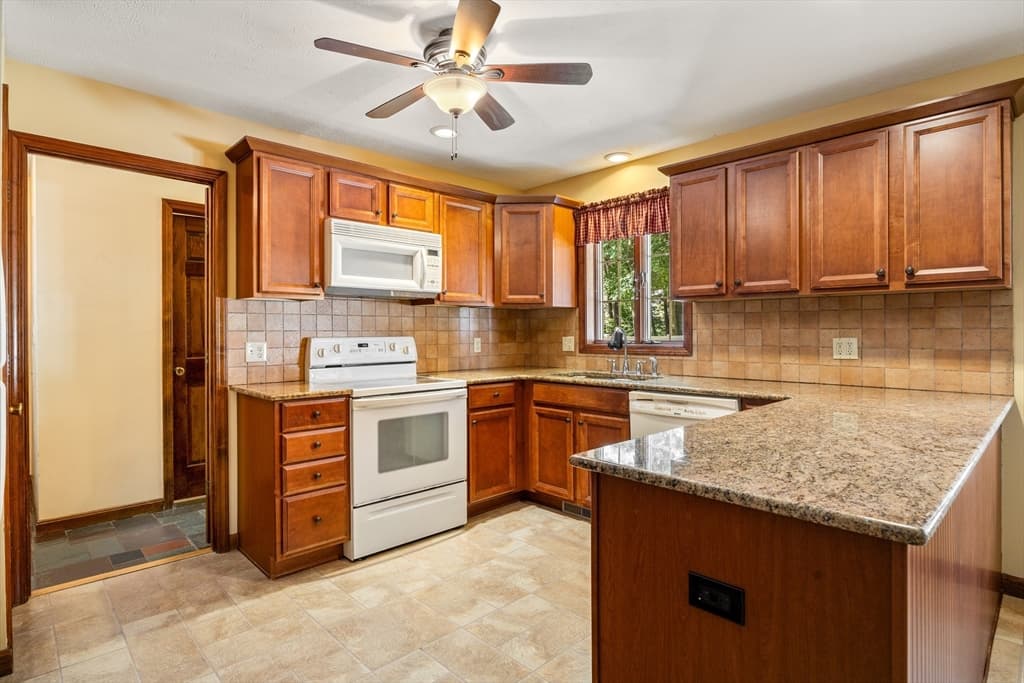 Single Family Residence at 12 Blueberry Bend, South Hadley MA 01075, photo 14 of 38
