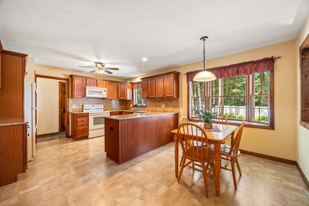 Single Family Residence at 12 Blueberry Bend, South Hadley MA 01075, photo 15 of 38