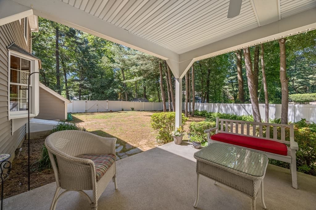 Single Family Residence at 12 Blueberry Bend, South Hadley MA 01075, photo 11 of 38