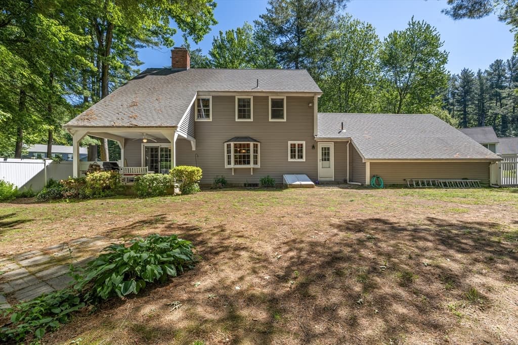 Single Family Residence at 12 Blueberry Bend, South Hadley MA 01075, photo 8 of 38