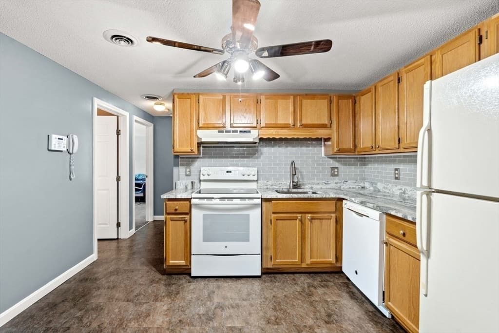 67 Randolph Dr # 67, Tewksbury MA 01876 photo 3