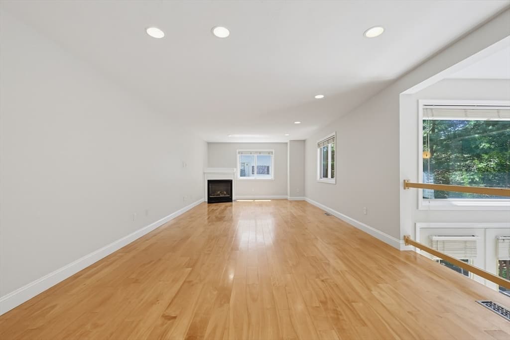 Condominium at 33 Half Crown Cir # 33, Ashland MA 01721, Ashland, photo 13 of 42