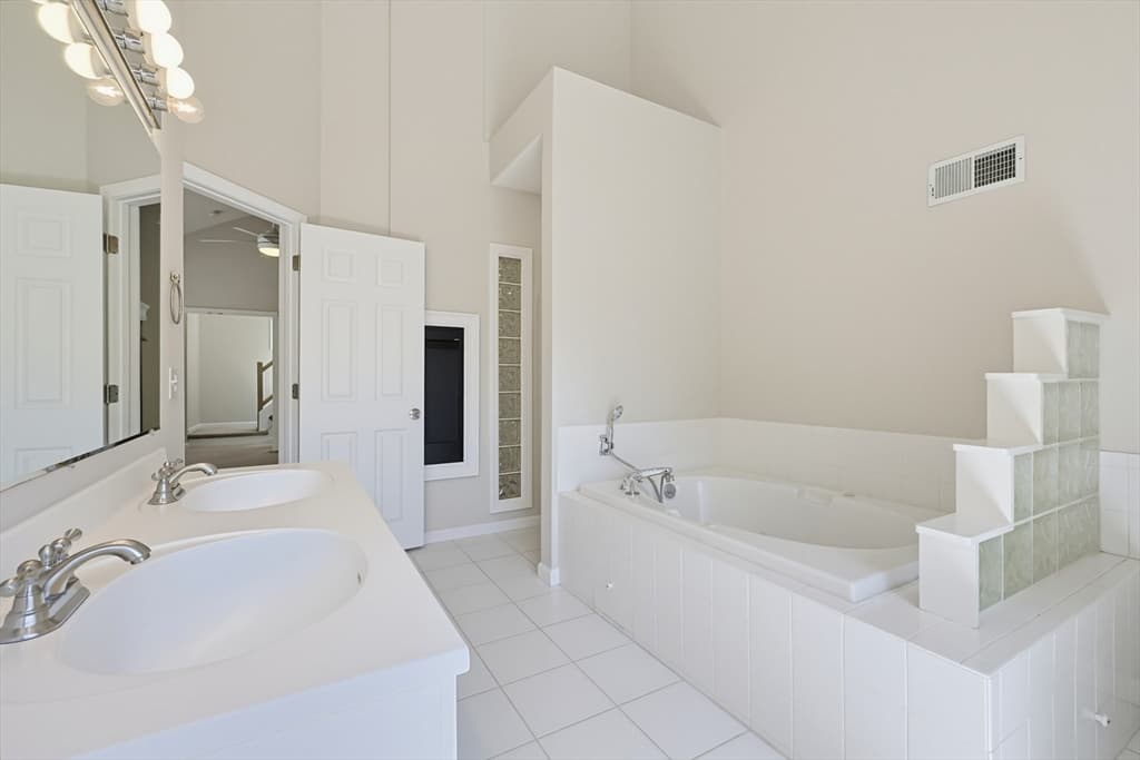 Condominium at 33 Half Crown Cir # 33, Ashland MA 01721, Ashland, photo 26 of 42