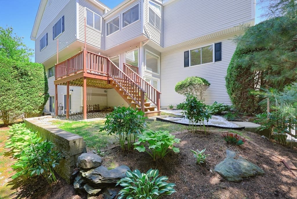 33 Half Crown Cir # 33, Ashland MA 01721