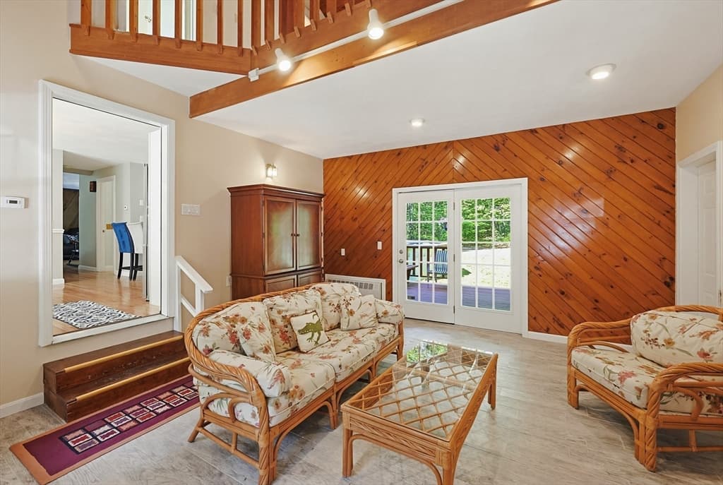 Single Family Residence at 170 Rocky Hill Rd, Rehoboth MA 02769, Rehoboth, photo 6 of 42