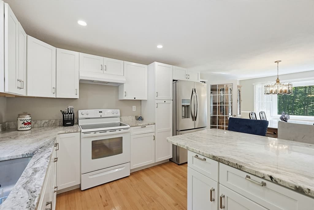 Single Family Residence at 170 Rocky Hill Rd, Rehoboth MA 02769, Rehoboth, photo 12 of 42
