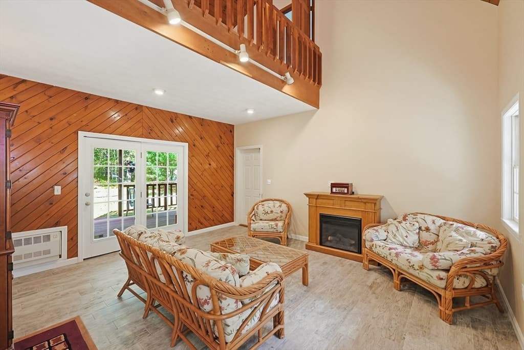 Single Family Residence at 170 Rocky Hill Rd, Rehoboth MA 02769, Rehoboth, photo 5 of 42