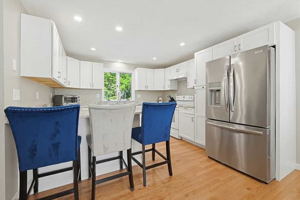 Single Family Residence at 170 Rocky Hill Rd, Rehoboth MA 02769, Rehoboth, photo 9 of 42