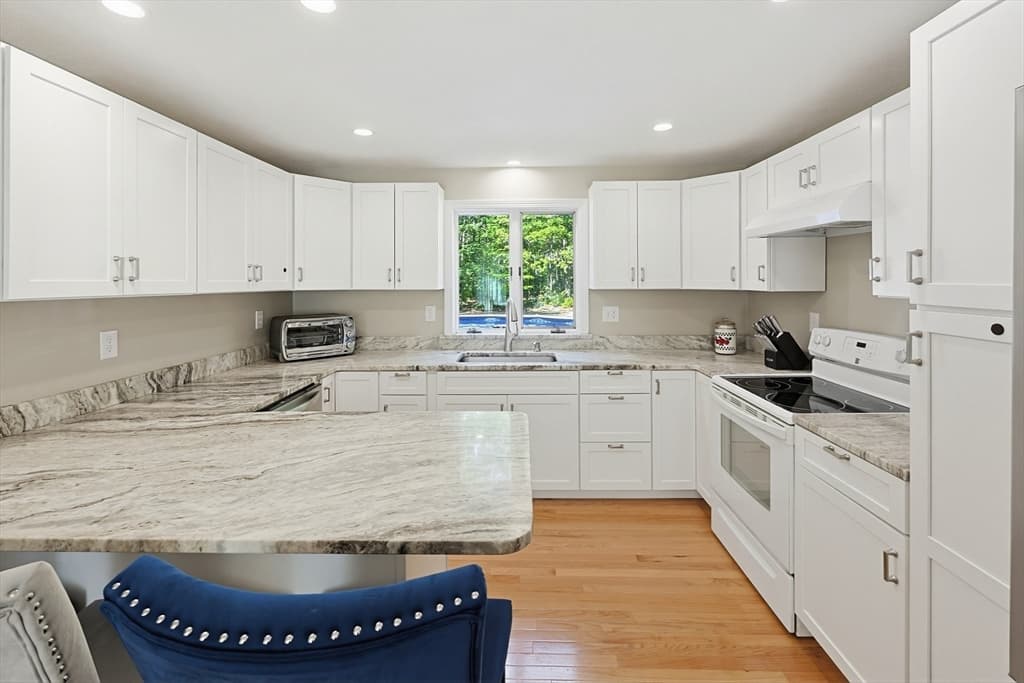 Single Family Residence at 170 Rocky Hill Rd, Rehoboth MA 02769, Rehoboth, photo 10 of 42