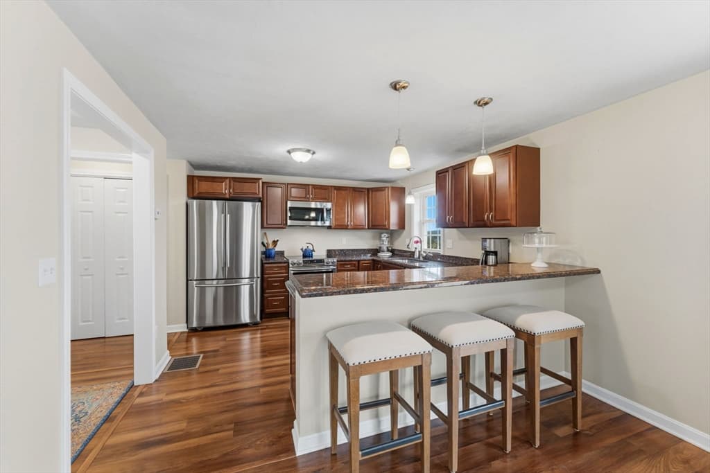 Single Family Residence at 34 Bittersweet Blvd, Worcester MA 01607, photo 11 of 42