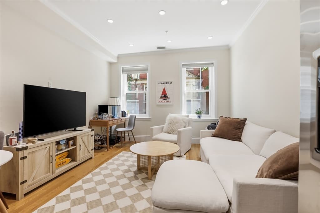 73 Myrtle St # 2, Boston MA 02114