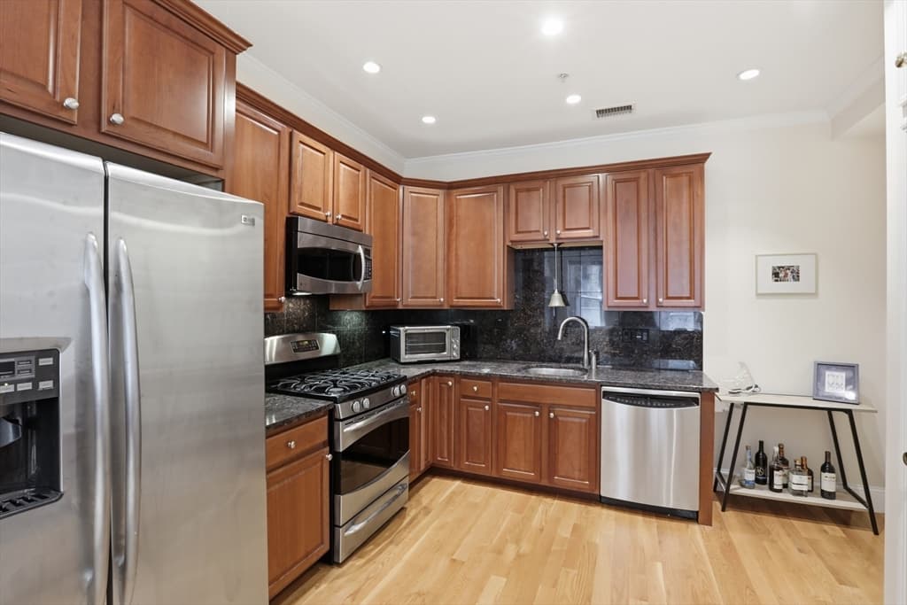 Condominium at 73 Myrtle St # 2, Boston MA 02114, photo 5 of 13