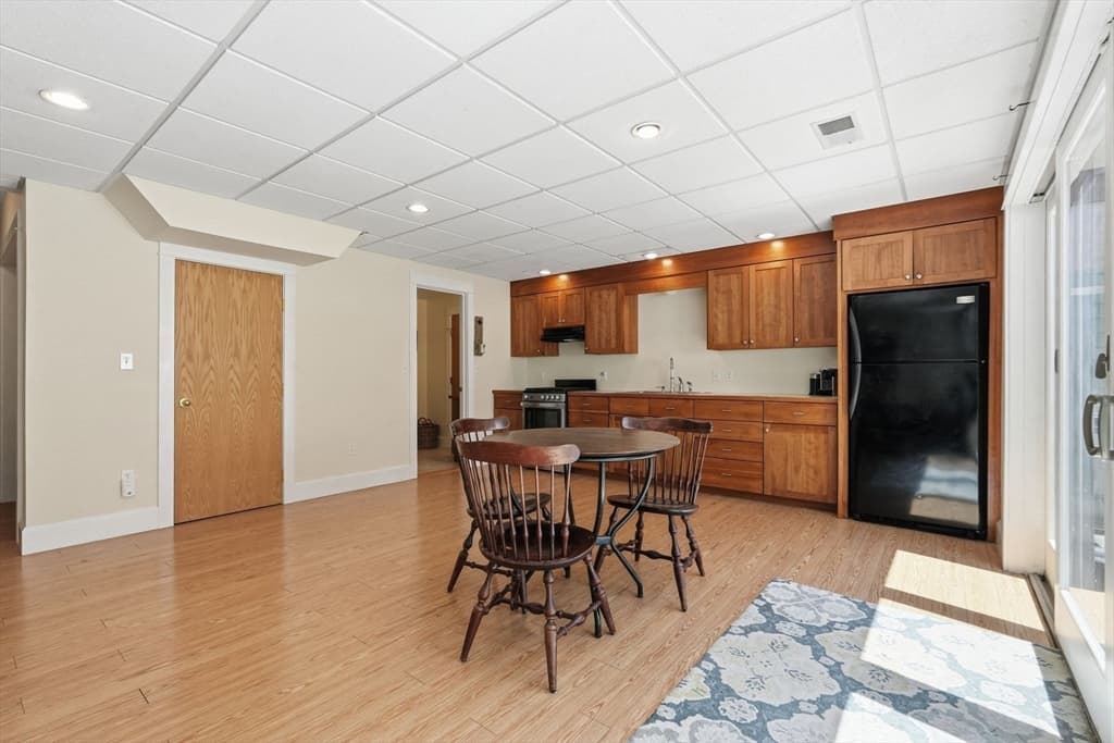 409 Henry St, Amherst MA 01002 photo 34