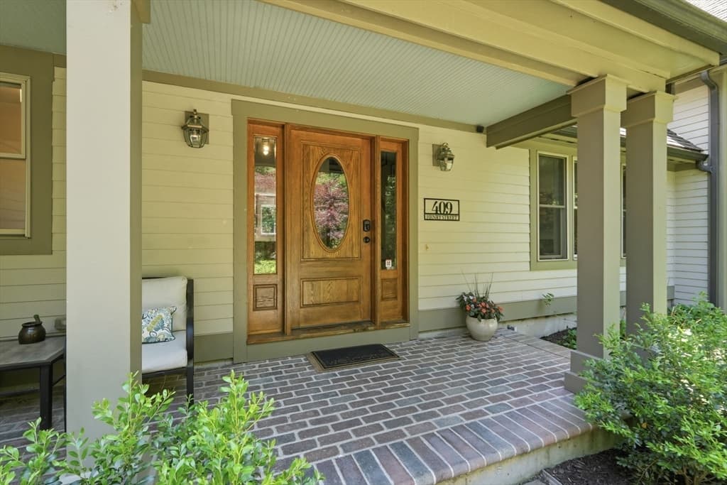 409 Henry St, Amherst MA 01002 photo 8
