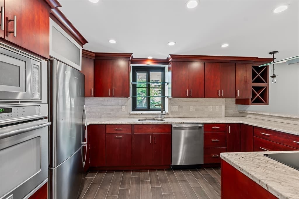 100 Ledgewood Dr # 319, Stoneham MA 02180 photo 8