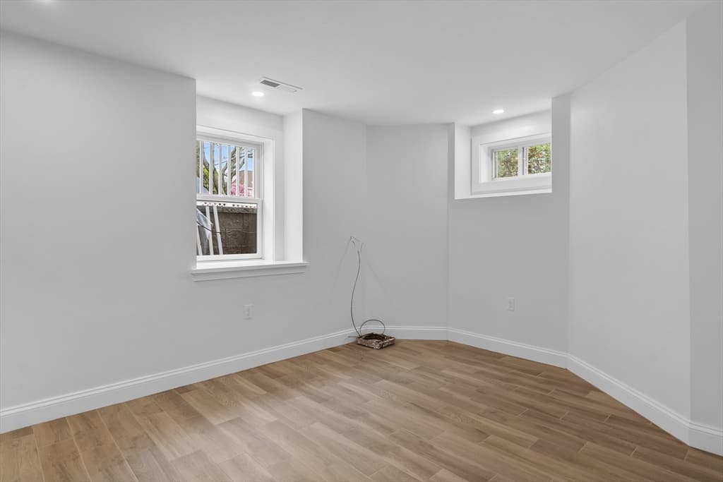 33 Farragut Ave, Medford MA 02155 photo 27