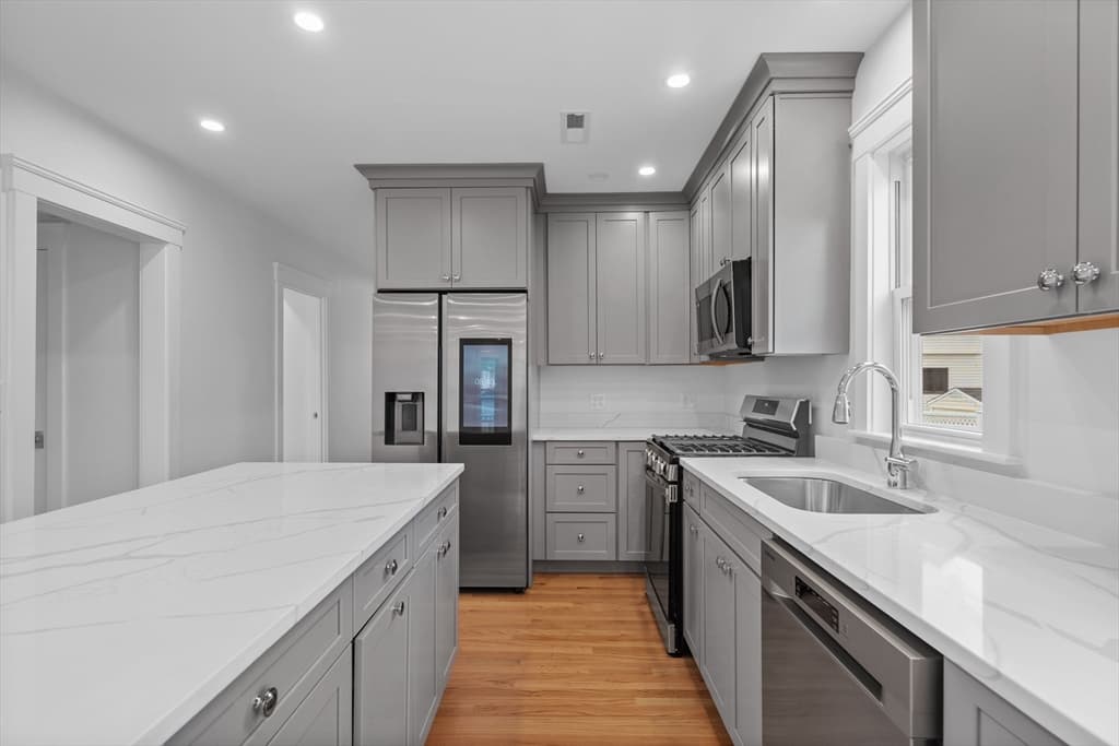 33 Farragut Ave, Medford MA 02155 photo 6