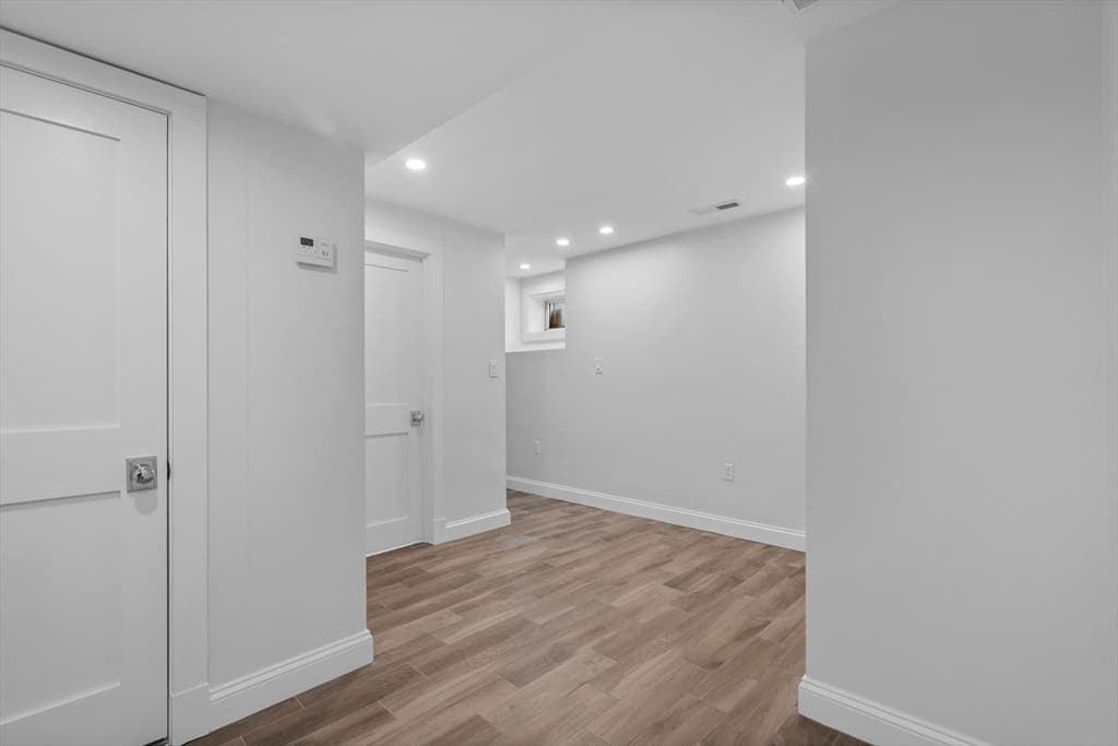 33 Farragut Ave, Medford MA 02155 photo 13