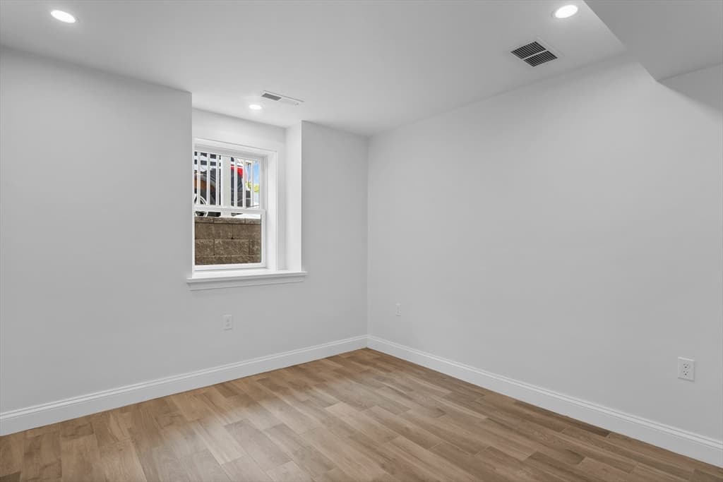 33 Farragut Ave, Medford MA 02155 photo 16