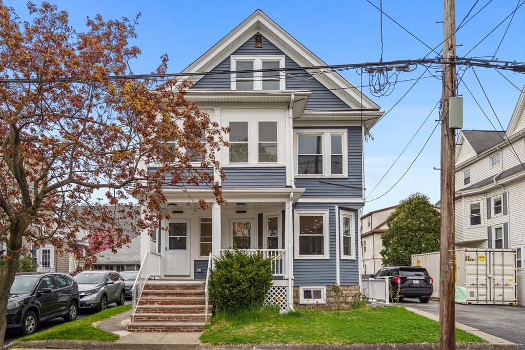 33 Farragut Ave, Medford MA 02155