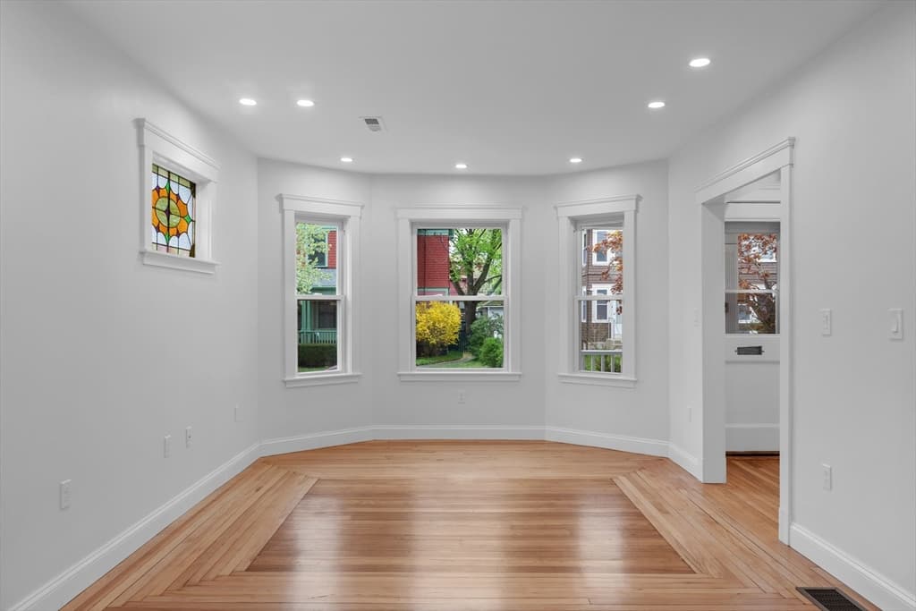 33 Farragut Ave, Medford MA 02155 photo 9