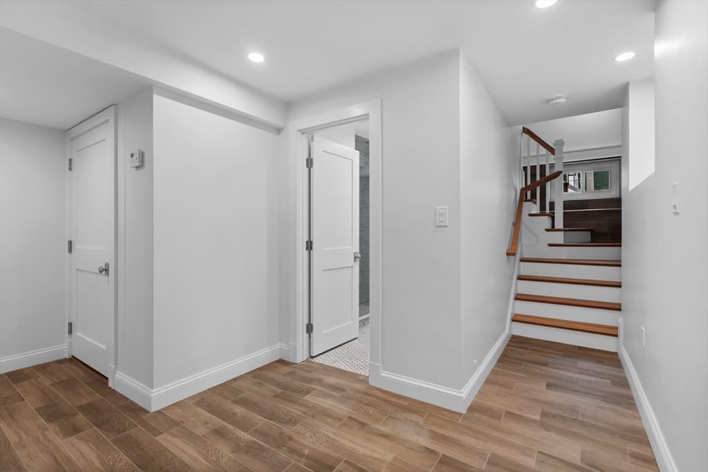 33 Farragut Ave, Medford MA 02155 photo 18