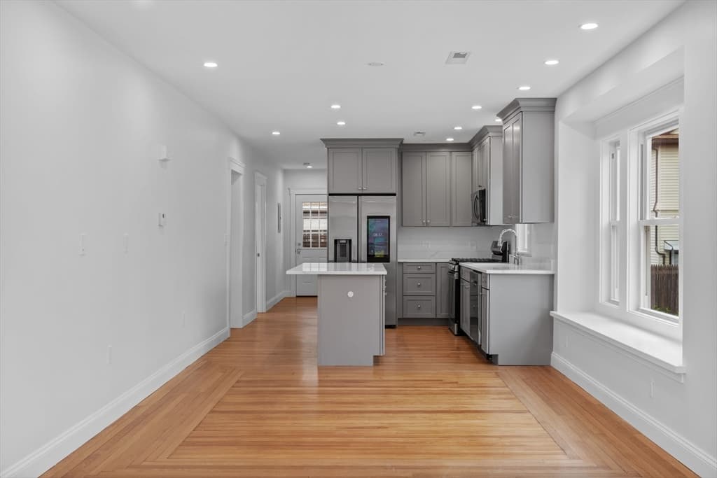 33 Farragut Ave, Medford MA 02155 photo 4