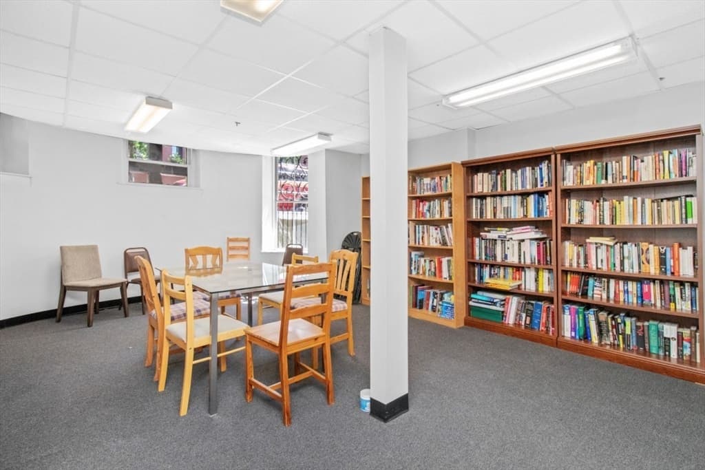 Condominium at 10 Charlesgate E # 302, Boston MA 02215, photo 23 of 27