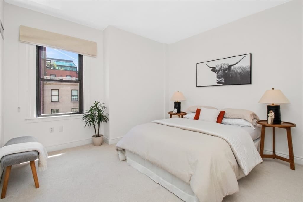 Condominium at 10 Charlesgate E # 302, Boston MA 02215, photo 17 of 27