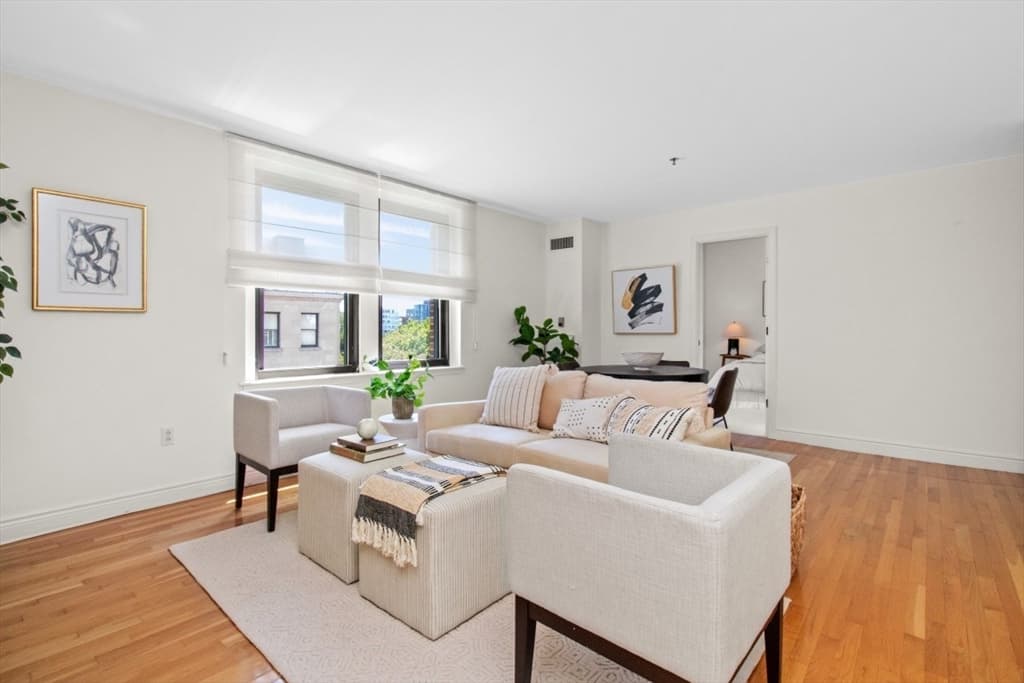 Condominium at 10 Charlesgate E # 302, Boston MA 02215, photo 7 of 27
